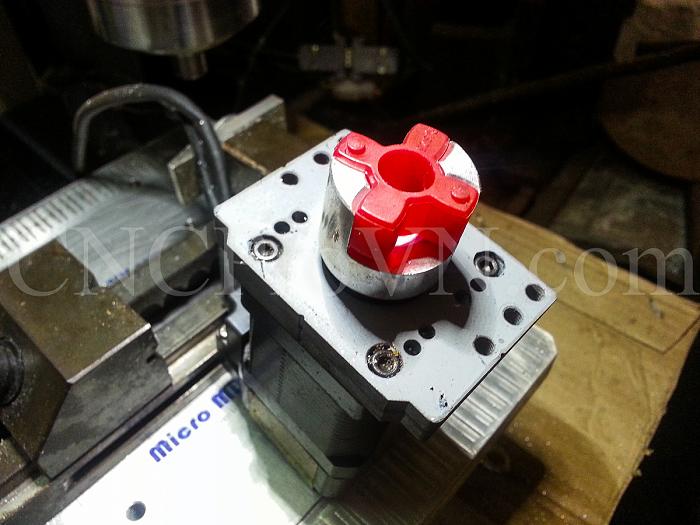 Click vào ảnh để xem ảnh lớn hơn. 

Name:	PCB micro mill - 20150827_125031.jpg 
Views:	3 
Size:	538.4 KB 
ID:	10850