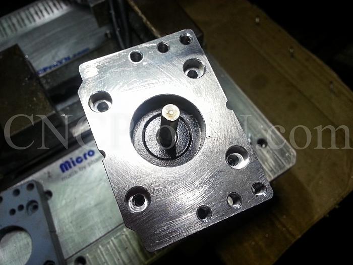 Click vào ảnh để xem ảnh lớn hơn. 

Name:	PCB micro mill - 20150827_125216.jpg 
Views:	3 
Size:	490.9 KB 
ID:	10851