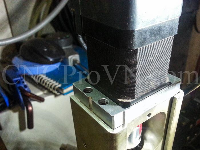 Click vào ảnh để xem ảnh lớn hơn. 

Name:	PCB micro mill - 20150827_124816.jpg 
Views:	2 
Size:	659.5 KB 
ID:	10854