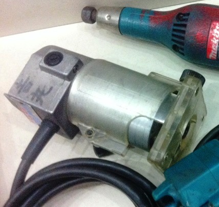 Click vào ảnh để xem ảnh lớn hơn. 

Name:	Makita%20router.JPG 
Views:	364 
Size:	64.0 KB 
ID:	11256