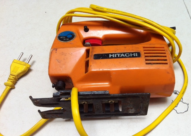 Click vào ảnh để xem ảnh lớn hơn. 

Name:	Hitachi saw.JPG 
Views:	285 
Size:	127.0 KB 
ID:	2825