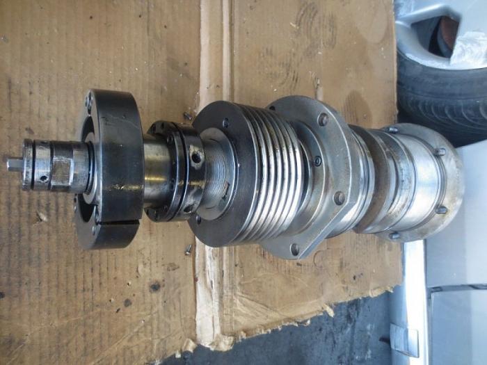 Click vào ảnh để xem ảnh lớn hơn. 

Name:	matsuura-mc-1000vs-cnc-spindle-cat40-cat-40-ct40-bt40-bt-40-turret_2-800x600.jpg 
Views:	2 
Size:	102.3 KB 
ID:	7586